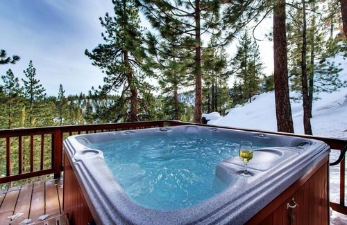 Tahoe Village House | Lake View Cozy Holiday Getaway! 10% Off EarlyBird booking! Perfect for Christmas