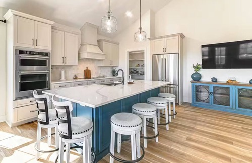 Grand Rivers House | Lake View + Deck: Group Getaway in Grand Rivers!