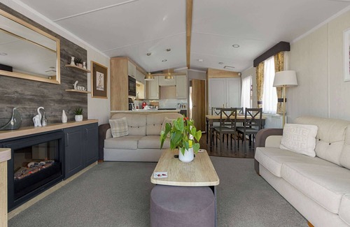 Cheriton Bishop Ski Chalet | Lake View Escape-Fishing,Heated Pool 500yrds away