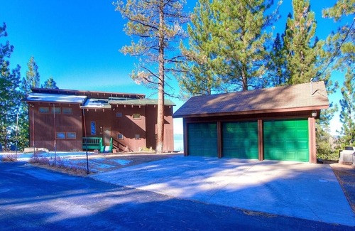 Glenbrook House | Lake View Glen 4 Bedroom Home by RedAwning