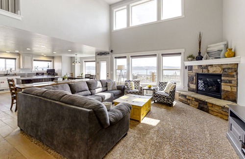 Cherimoya Hill House | Lake view home w/amazing sunrise views, home theater & 2 kitchens