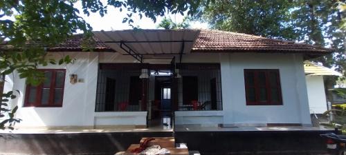 Edava House | Lake View Homestay