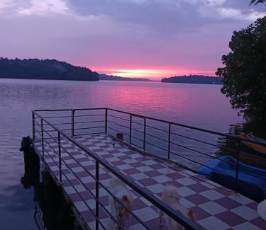 Quilon House | Lake View Homestay Kundara
