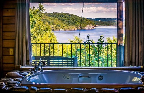 Garfield Cabin | Lake view Honeymoon Log Cabin
