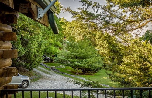 Garfield Cabin | Lake view Honeymoon Log Cabin
