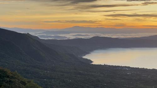 Coatepeque Hotel | Lake View House Cerro Verde