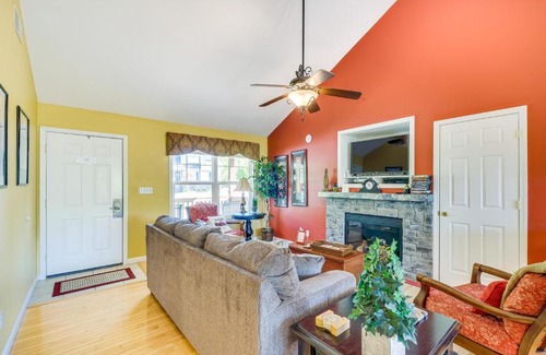 Taylorsville House | Lake-View Kentucky Getaway with Resort Amenities!