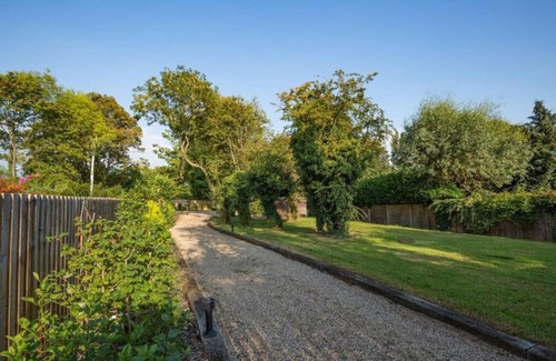 Wraysbury House | Lake View Lodge