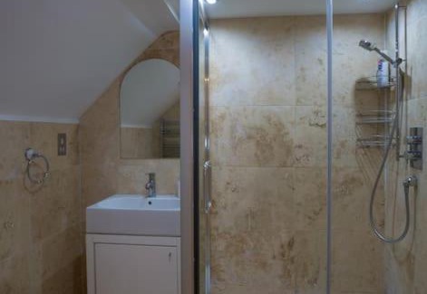 Wraysbury House | Lake View Lodge
