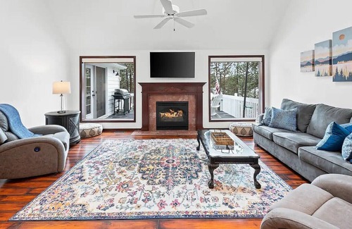 Liberty Lake House | Lake View, Master King Bed with Private Bath, Infant-friendly, FREE Wireless