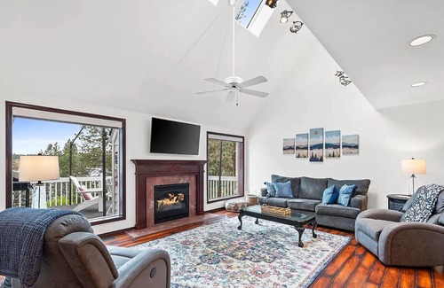 Liberty Lake House | Lake View, Master King Bed with Private Bath, Infant-friendly, FREE Wireless