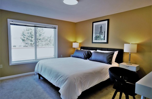Kenmore House | Lake View New Guest Suite in Golf Course w/King Bed