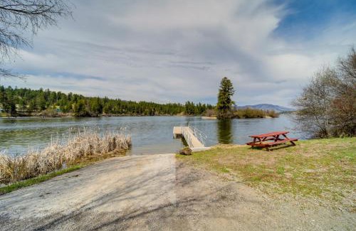 Republic House | Lake-View Republic Cabin with Boat Launches!