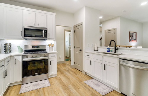 Lone Star House | Lake-View Retreat w/Games & Yard in Daingerfield