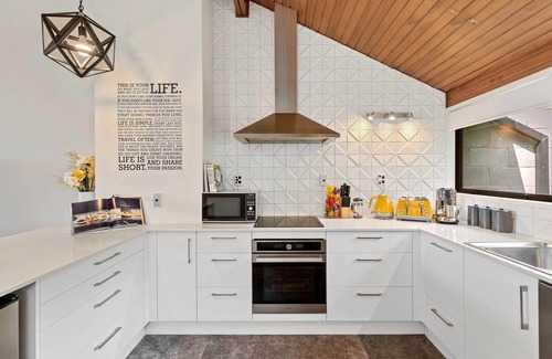 Fernhill House | LAKE VIEW SPACIOUS ALPINE TOWNHOUSE
