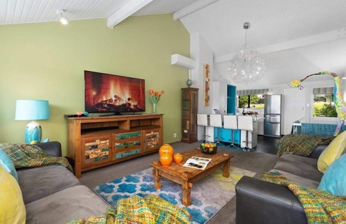 Fernhill House | LAKE VIEW SPACIOUS LUXURY SPA ALPINE TOWNHOUSE WALK TO TOWN