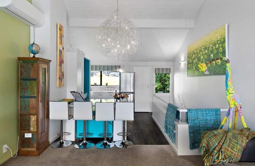 Fernhill House | LAKE VIEW SPACIOUS LUXURY SPA ALPINE TOWNHOUSE WALK TO TOWN