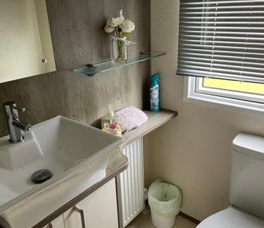 Tewitfield House | lake view staycations