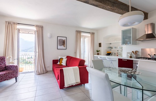 Azzano Apartment | Lake View Terrace Apartment