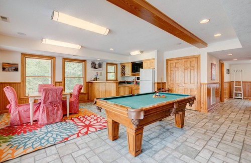 Corolla House | Lake View with a Private Pool & Hot Tub