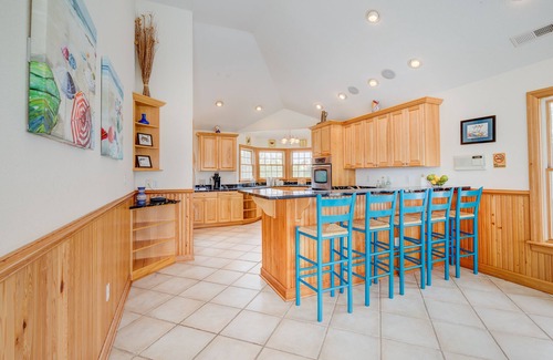 Corolla House | Lake View with a Private Pool & Hot Tub
