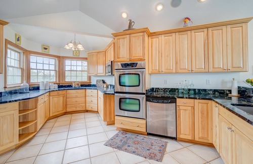 Corolla House | Lake View with a Private Pool & Hot Tub