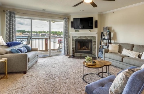 Osage Beach Apartment | Lake Views and Pool Access Condo in Osage Beach!
