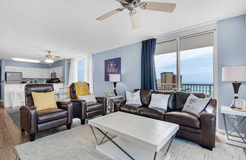 Destin Condo | 🌊Lake Views~Balcony~Heart of Destin~New Floors~3BR Pelican Beach Terrace 807🌅