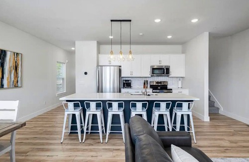 Table Rock House | Lake Views | Hot Tub | Game Room | Sleeps 16