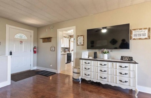 Forsyth House | Lake Views! Little Bell Bungalow Charmer, Backyard, Game Room, Foosball