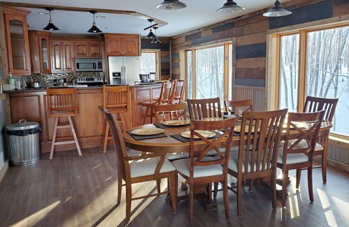 Dollar Bay House | Lake Views