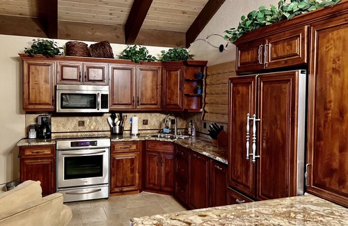 Oak Shores House | Lake Views, WiFi, Dish TV, Large Driveway for Watercraft and Private Slip!