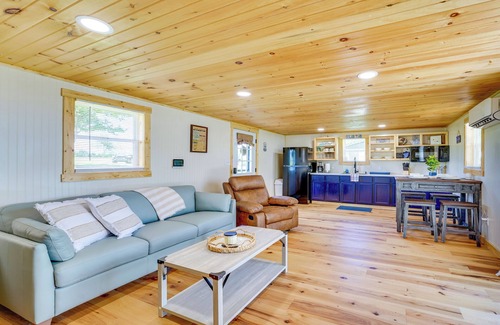 Golden House | Lake Views & Yard: Home Near Table Rock Lake!