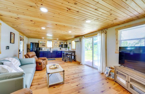 Golden House | Lake Views & Yard: Home Near Table Rock Lake!