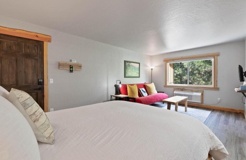 Fernan Lake Village Hotel | Lake Village Lodge Room 6