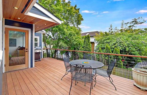 Leschi House | Lake Washington Adventures