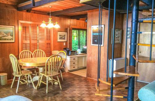 Meredith House | Lake Waukewan Chalet