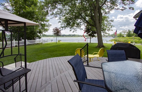 Syracuse Cottage | Lake Wawasee Conklin Bay in Oakwood Resort with Dock for your Boat