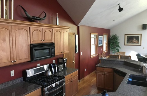 Moultonborough House | Lake Winni, walk to the beach, boat ramp, 3 acres, pool table, firepit, canoe