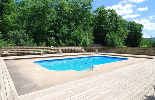 Gilford Condo | Lake Winnipesaukee Condo - Private Beach, Walk to Concerts