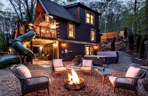 Oakland House | LakeAccess 4BR DeckSlide OD Movies HotTub Kayaks