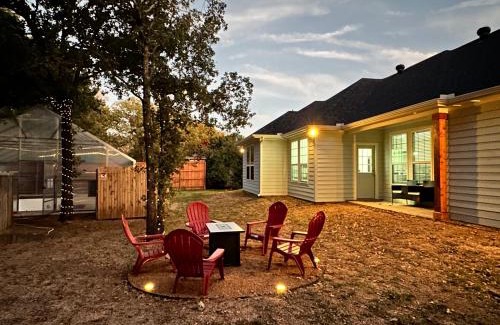 Lake Dallas House | LakeDallasPoolHouse GREAT memories, near LAKE!