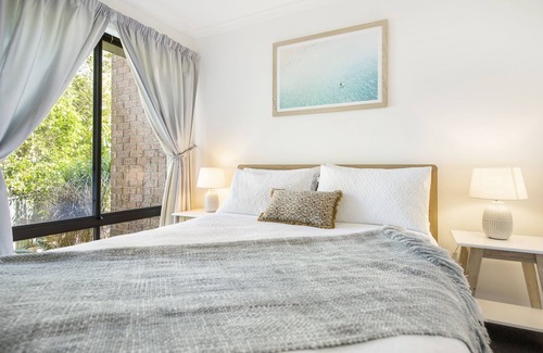 Central Coast House | Lakedge Retreat ~ Large Pool+NBN+3Ensuites