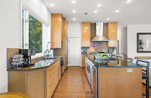 Hot Springs House | Lakefront Oasis - 6BR/4.5BA