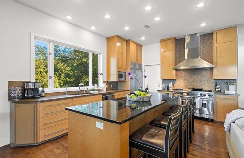 Hot Springs House | Lakefront Oasis - 6BR/4.5BA