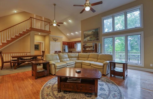 Caryville House | LAKEFRONT, 10 BEDROOMS, 5.5 BATHS, SLEEPS 32, Dock, TWIN COVE MARINA. 6 mins I75