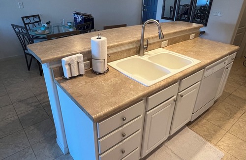 Lake Ozark Condo | LAKEFRONT 2 BED/2 BATH CONDO W/BOAT SLIP +3 POOLS & 2 HOT TUBS @ 2MM