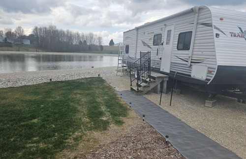 Birdseye House | lakefront 2 bedroom rv at Whispering meadows at patoka lake