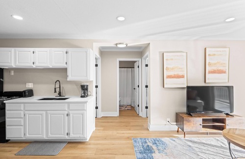 Edwards Apartment | Lakefront 2BR Retreat w/Dock Access+Scenic Views