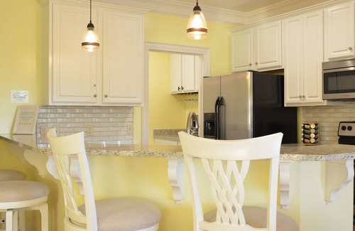 Dadeville Condo | Lakefront 3BR 2BA Condo on Lake Martin! Perfect for your family!